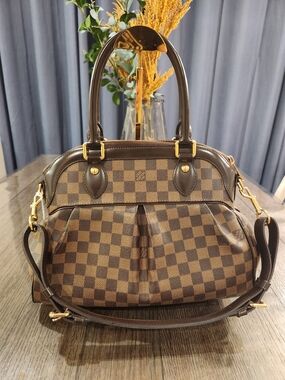 LOUIS VUITTON
Damier Ebene Trevi PM